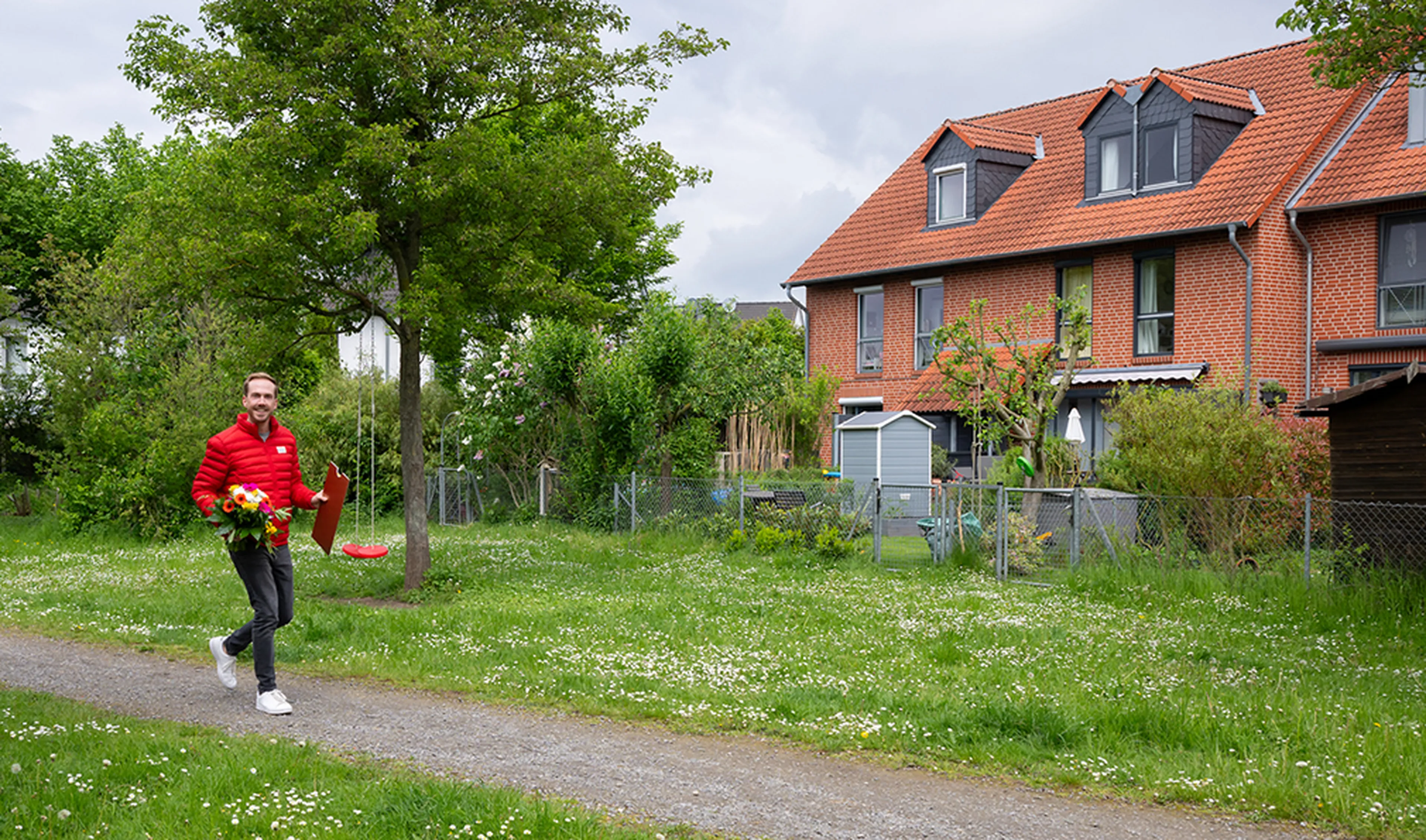 Die Gewinner der Deutschen Postcode Lotterie freuen sich über den Straßenpreis