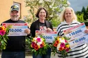 Die Gewinner der Deutschen Postcode Lotterie freuen sich über den Straßenpreis