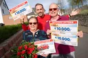Die Gewinner der Deutschen Postcode Lotterie freuen sich über den Straßenpreis
