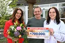 Katarina Witt überrascht Postcode Glückspilze in Kalkar