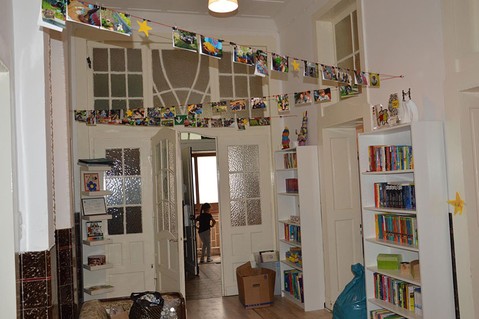 tausche-bildung-fur-wohnen-da1d64cde65f8f6b271f6a4ed03ab958.jpg