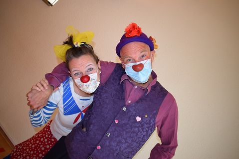 clowns-und-clowns-ad0b4eed110bf6d25d51f213b3db287f.jpg