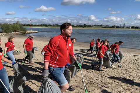 rhine-cleanup-1-31fa0666fa8d8e10c646dda1686772dc.jpg