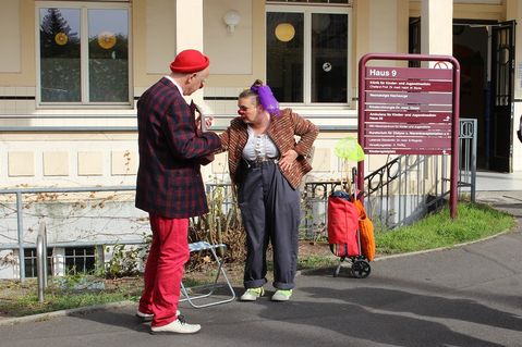 clowns-und-clowns-5a3c3b4a5382202e9549b0d1a9a7e8af.jpg