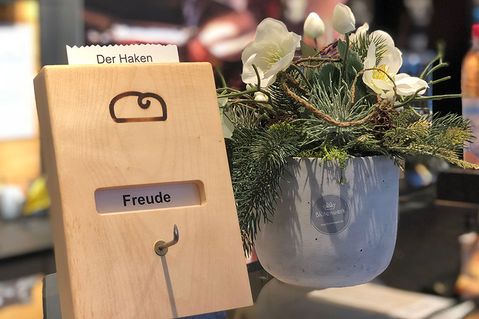 brot-am-haken-5832ab51aadb906d7751738c4517d65e.jpg