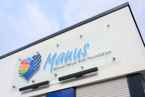 manuel-neuer-kids-foundation-706e87d3dfbffcd8a5b70558856dbc0c.jpg