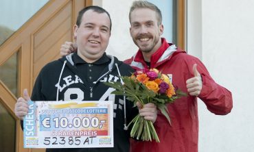 Marco darf sich nach dem Gewinn des Straßenpreises am Samstag über 10.000 Euro freuen. Marco darf sich nach dem Gewinn des Straßenpreises am Samstag über 10.000 Euro freuen.