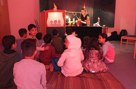 'Dornröschen' kommt als Puppen und Schattentheaterstück ganz ohne Sprache aus. 'Dornröschen' kommt als Puppen und Schattentheaterstück ganz ohne Sprache aus.