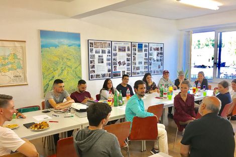 Die Deutsche Postcode Lotterie unterstützt das Projekt Vitamin B: Botschafter und Mentoren für Jugendliche im Übergang Schule-Beruf von Coach e.V. aus Köln Die Deutsche Postcode Lotterie unterstützt das Projekt Vitamin B: Botschafter und Mentoren für Jugendliche im Übergang Schule-Beruf von Coach e.V. aus Köln