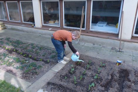 Die Deutsche Postcode Lotterie unterstützt den Verband der Gartenfreunde Riesa, der Kindern das Wissen zur gesunden Ernährung vermitteln soll Die Deutsche Postcode Lotterie unterstützt den Verband der Gartenfreunde Riesa, der Kindern das Wissen zur gesunden Ernährung vermitteln soll