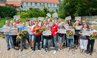 Juhu! Die glücklichen Gewinner aus dem Postleitzahlengebiet 99330 freuen sich gemeinsam Juhu! Die glücklichen Gewinner aus dem Postleitzahlengebiet 99330 freuen sich gemeinsam