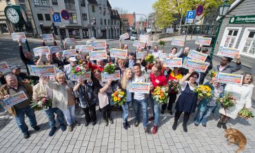 Unsere Monatsgewinner in Wuppertal strahlen mit der Sonne um die Wette Unsere Monatsgewinner in Wuppertal strahlen mit der Sonne um die Wette