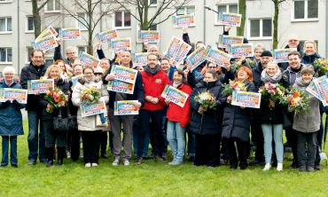 Unsere Deutsche Postcode Lotterie Monatsgewinner im Februar in Essen freuen sich Unsere Deutsche Postcode Lotterie Monatsgewinner im Februar in Essen freuen sich zusammen über 500.000 Euro
