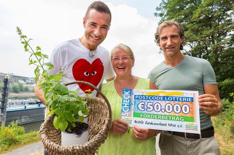 Kai Pflaume überrascht unser Förderprojekt mit einem Scheck über 50.000 Euro Kai Pflaume überrascht unser Förderprojekt mit einem Scheck über 50.000 Euro