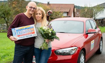 Egon und seine Frau jubeln in Schorndorf über 10.000 Euro. Egon und seine Frau jubeln in Schorndorf über 10.000 Euro.