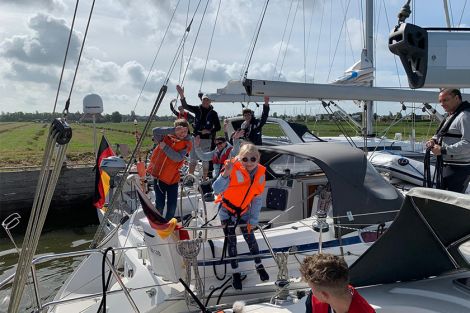 Auch die Crew ist bereit zum Ablegen. Auch die Crew ist bereit zum Ablegen.