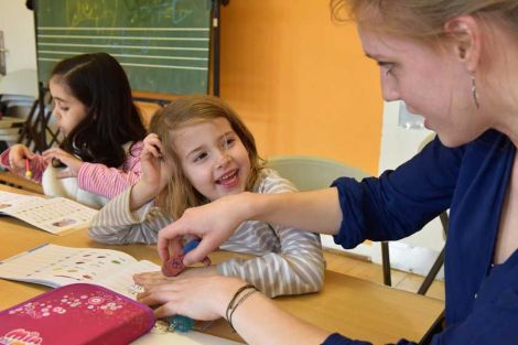 Das Besondere dabei ist, dass die Initiative direkt an den Schulen tätig ist und die Kinder sowohl im regulären Schulunterricht als auch in Betreuungseinheiten am Nachmittag fördert Das Besondere dabei ist, dass die Initiative direkt an den Schulen tätig ist und die Kinder sowohl im regulären Schulunterricht als auch in Betreuungseinheiten am Nachmittag fördert
