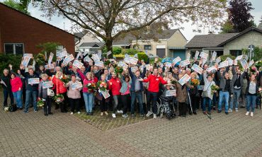 In Bergheim feiert eine riesige Gewinnergruppe mit Kai Pflaume und Felix Uhlig den Monatsgewinn im Mai In Bergheim feiert eine riesige Gewinnergruppe mit Kai Pflaume und Felix Uhlig den Monatsgewinn im Mai