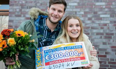 Wir gratulieren Sabina und ihrem Freund zum Postcode Monatsgewinn im Dezember Wir gratulieren Sabina und ihrem Freund zum Postcode Monatsgewinn im Dezember