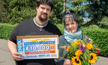 Robert und Sabine freuen sich über 10.000 Euro Robert und Sabine freuen sich über 10.000 Euro