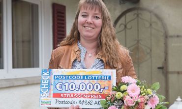 Unsere Gewinnerin aus Neukirchen freut sich über 10.000 Euro Unsere Gewinnerin aus Neukirchen freut sich über 10.000 Euro