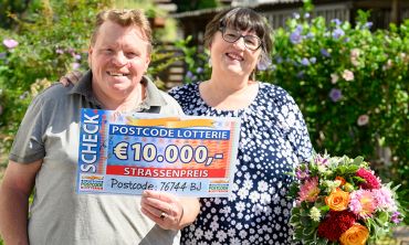 Ewald und Monika gewinnen 10.000 Euro beim Straßenpreis Ewald und Monika gewinnen 10.000 Euro beim Straßenpreis