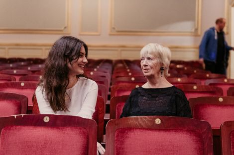 Jung und Alt besuchen gemeinsam Kulturveranstaltungen Jung und Alt besuchen gemeinsam Kulturveranstaltungen