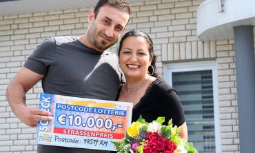 Herzlichen Glückwunsch zum ersten Straßenpreis der Juni-Ziehung nach Gronau Herzlichen Glückwunsch zum ersten Straßenpreis der Juni-Ziehung nach Gronau