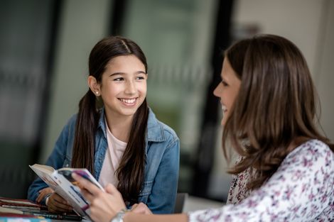 Lesen öffnet Kindern und Jugendlichen ein Tor zur Welt Lesen öffnet Kindern und Jugendlichen ein Tor zur Welt