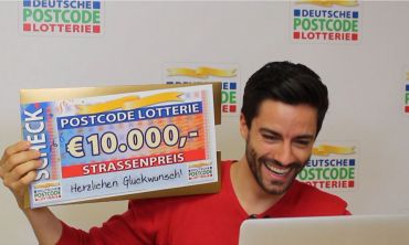 Eine Eins mit vier Nullen! Herzlichen Glückwunsch zum Straßenpreis nach Brandenburg Eine Eins mit vier Nullen! Herzlichen Glückwunsch zum Straßenpreis nach Brandenburg