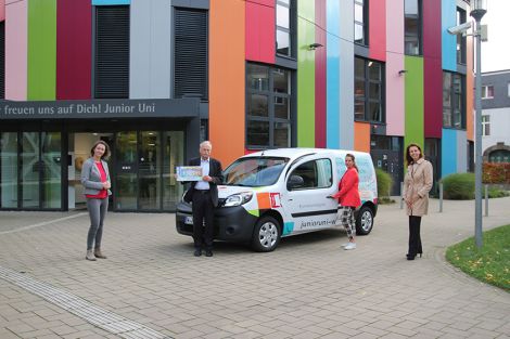 Das Team bei der offiziellen Scheckübergabe 2020 Das Team bei der offiziellen Scheckübergabe 2020